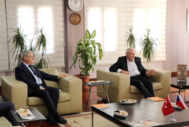 Menevşe: "ATO olarak ticari gelişimin merkezindeyiz"