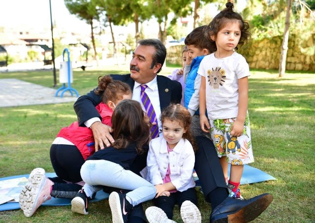 Başkan Çetin güne çocuklarla başladı