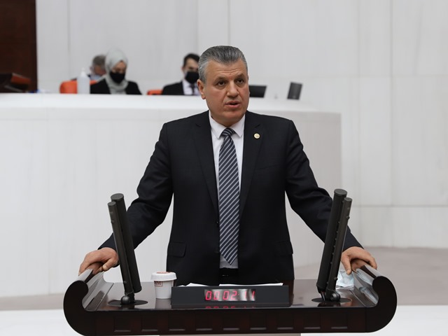 Barut: "Muhtarlarımız posta dağıtıcısı değildir"