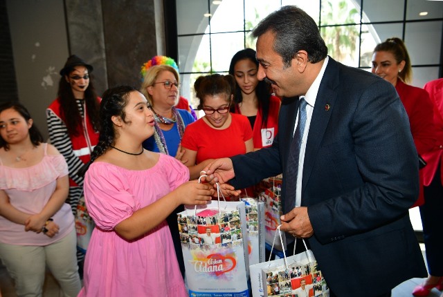 BAŞKAN ÇETİN ÖZEL ÇOCUKLARLA KAHVALTIDA BULUŞTU