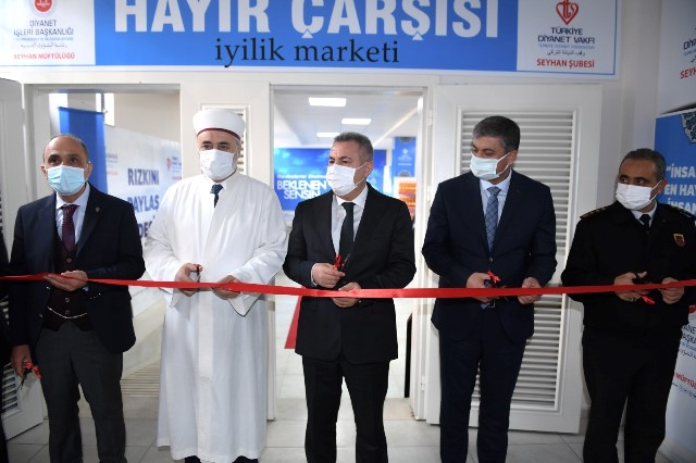 ADANA'DA "HAYIR ÇARŞISI" AÇILDI