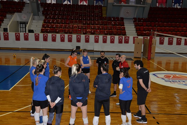 Çukurova Belediyespor Antrenörü Uysal: "Hedefimiz Sultanlar Ligi"
