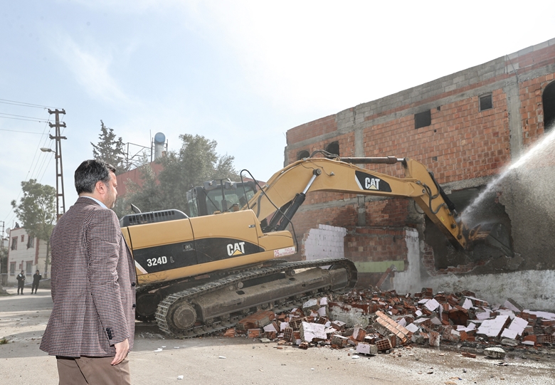 ADANA'NIN EN SORUNLU MAHALLESİNE KENTSEL DÖNÜŞÜM NEŞTERİ