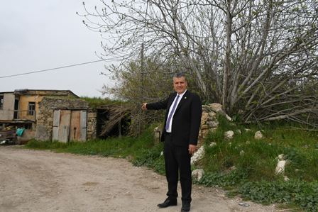 "ÜRETİCİ KÖYLÜNÜN OCAĞINA İNCİR DİKTİLER"