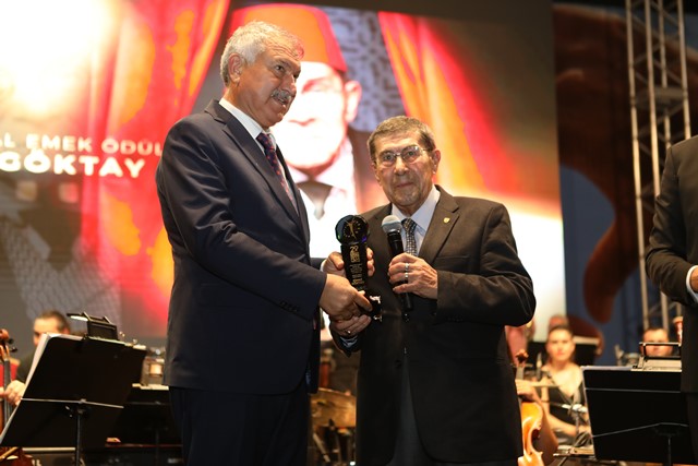 ALTIN KOZA'DA "EMEK ÖDÜLLERİ" VERİLDİ