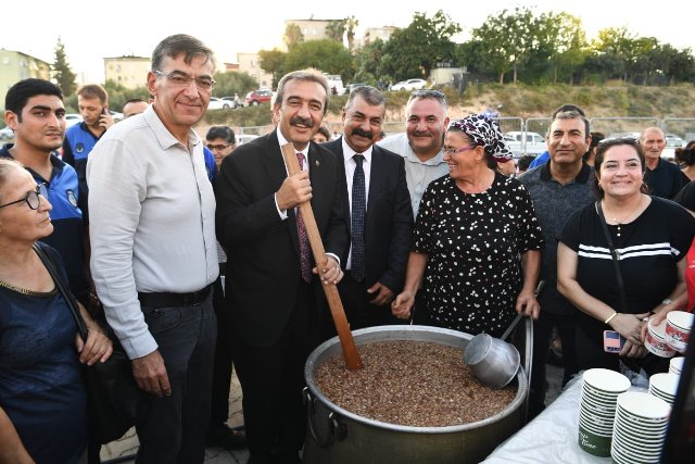 “AŞURE KAZANLARI KARDEŞLİK İÇİN KAYNADI”
