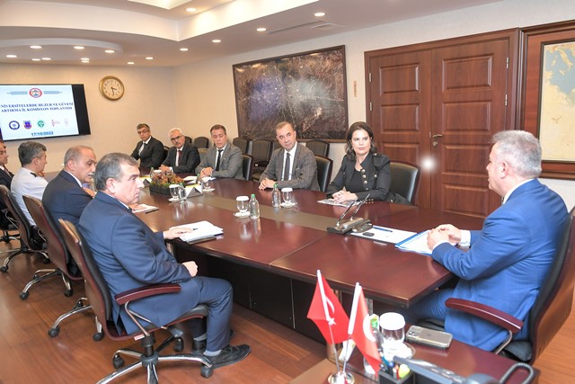 VALİ ELBAN: "ÜNİVERSİTELİ ÖĞRENCİLERİMİZ BİZİM EMANETİMİZDİR"