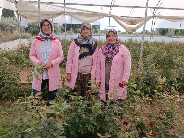 ‘GÜL KOKULU ELLER’ PROJESİ İLE MESLEK SAHİBİ OLDULAR