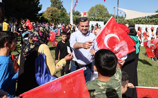 ÇOCUKLAR CUMHURİYET BAYRAMI’NI ŞENLİKLE KUTLADI