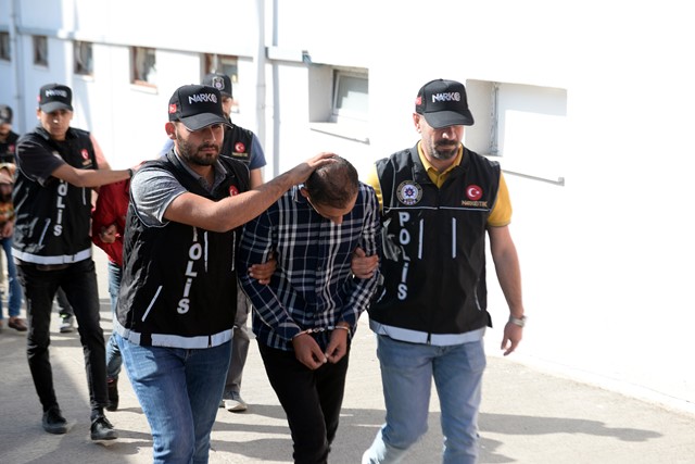 ADANA'DA 27,5 KG ESRAR YAKALATAN 4 ZANLI TUTUKLANDI