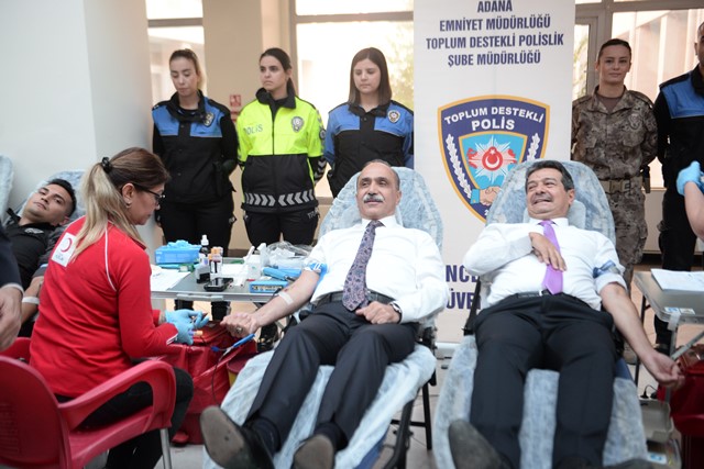 POLİS KAN VERİP, KÖK HÜCRE VE ORGAN BAĞIŞINDA BULUNDU