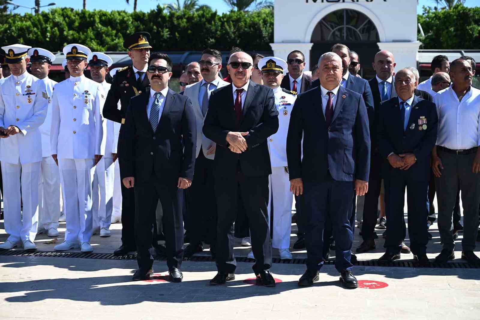 KEMER’DE 30 AĞUSTOS ZAFER BAYRAMI’NIN 104’ÜNCÜ YIL DÖNÜMÜ KUTLAMALARI, CUMHURİYET MEYDANI’NDA TÖRENLE BAŞLADI.