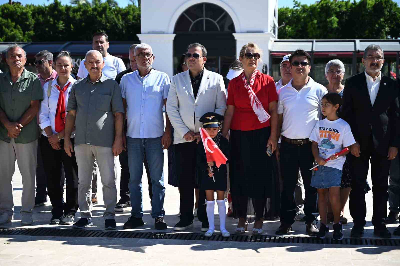 KEMER’DE 30 AĞUSTOS ZAFER BAYRAMI’NIN 104’ÜNCÜ YIL DÖNÜMÜ KUTLAMALARI, CUMHURİYET MEYDANI’NDA TÖRENLE BAŞLADI.