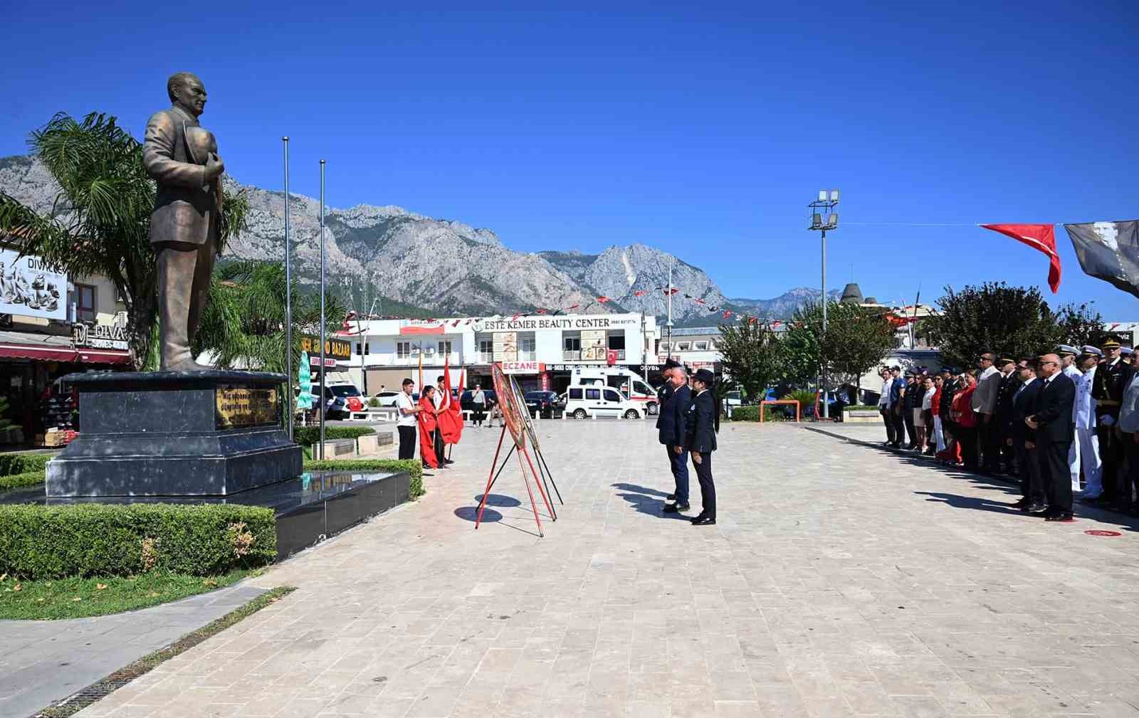 KEMER’DE 30 AĞUSTOS ZAFER BAYRAMI’NIN 104’ÜNCÜ YIL DÖNÜMÜ KUTLAMALARI, CUMHURİYET MEYDANI’NDA TÖRENLE BAŞLADI.