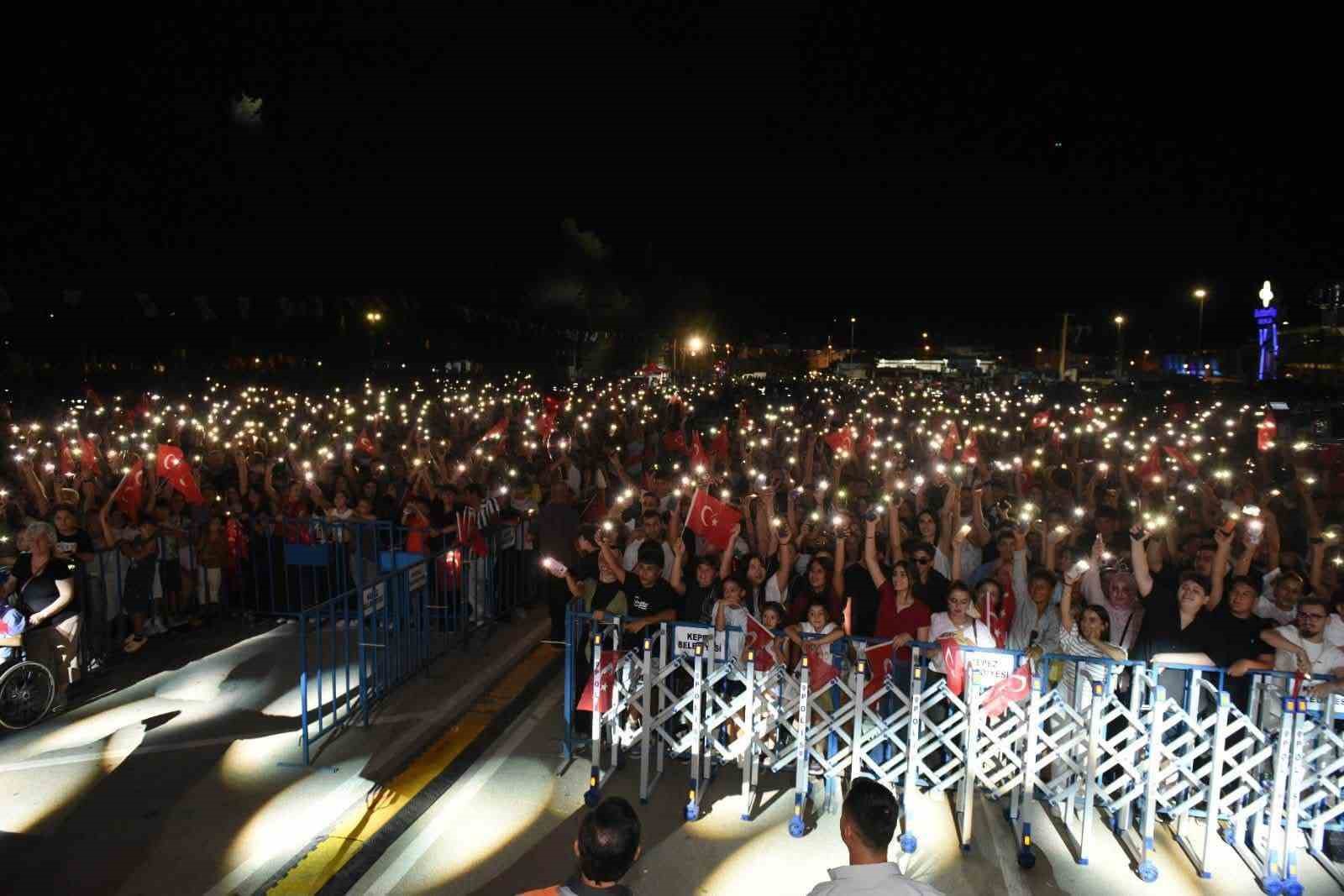 KEPEZ’DE 30 AĞUSTOS ZAFER BAYRAMI, DOKUMAPARK’TA BİNLERCE KİŞİNİN KATILIMIYLA  KUTLANDI.