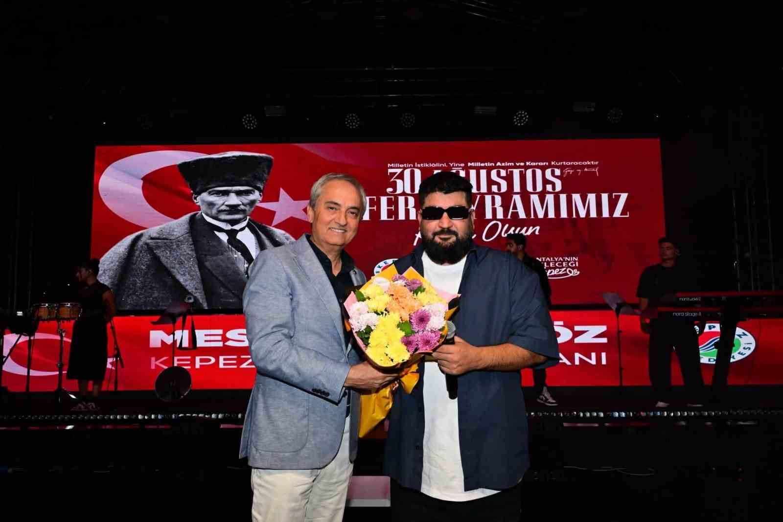 ÇİÇK TAKDİMİ