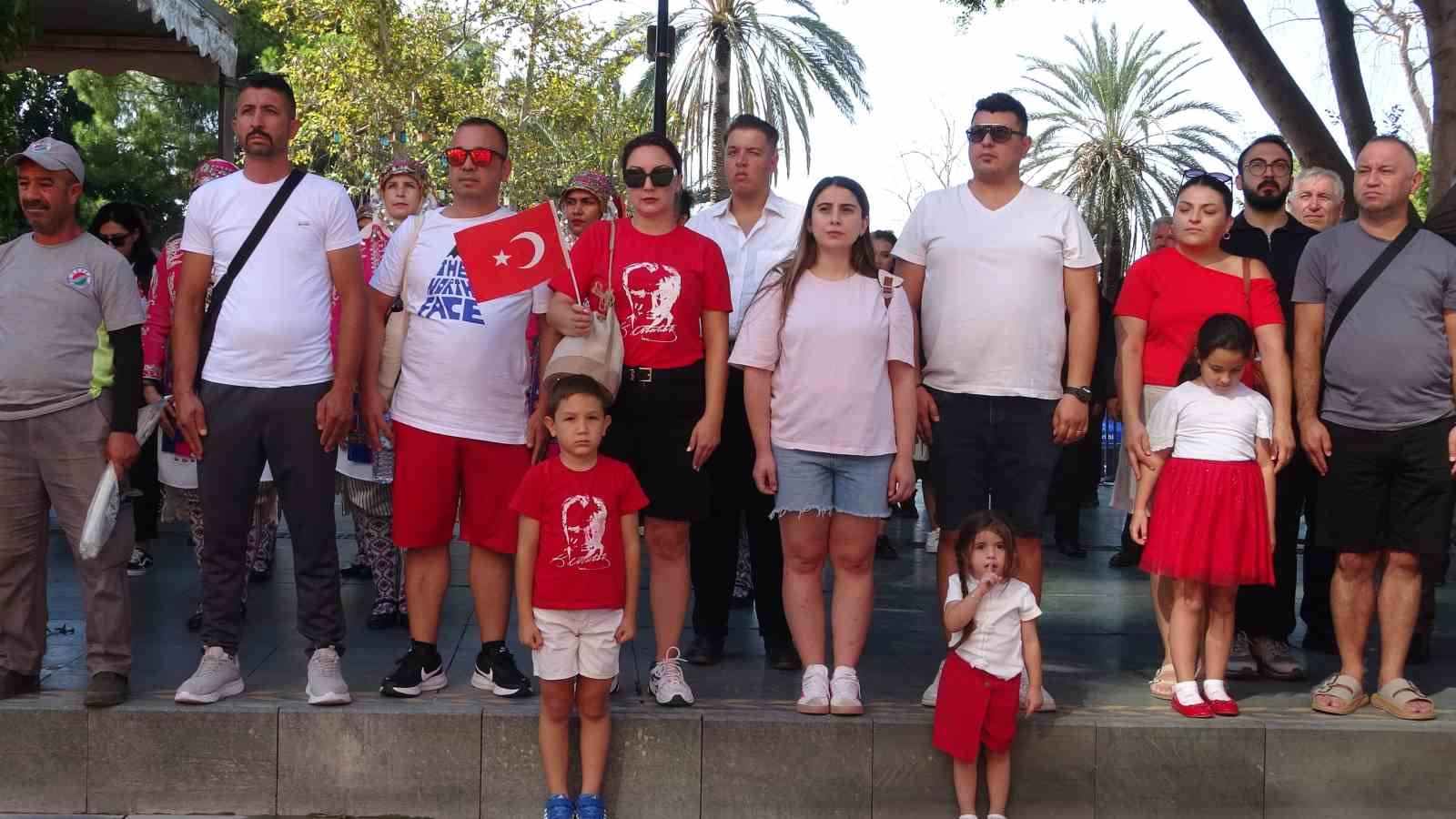 ANTALYA'DA 30 AĞUSTOS ZAFER BAYRAMI'NIN 104. YILI CUMHURİYET MEYDANI'NDA DÜZENLENEN ÇELENK SUNUMU VE GEÇİT TÖRENİYLE KUTLANDI.