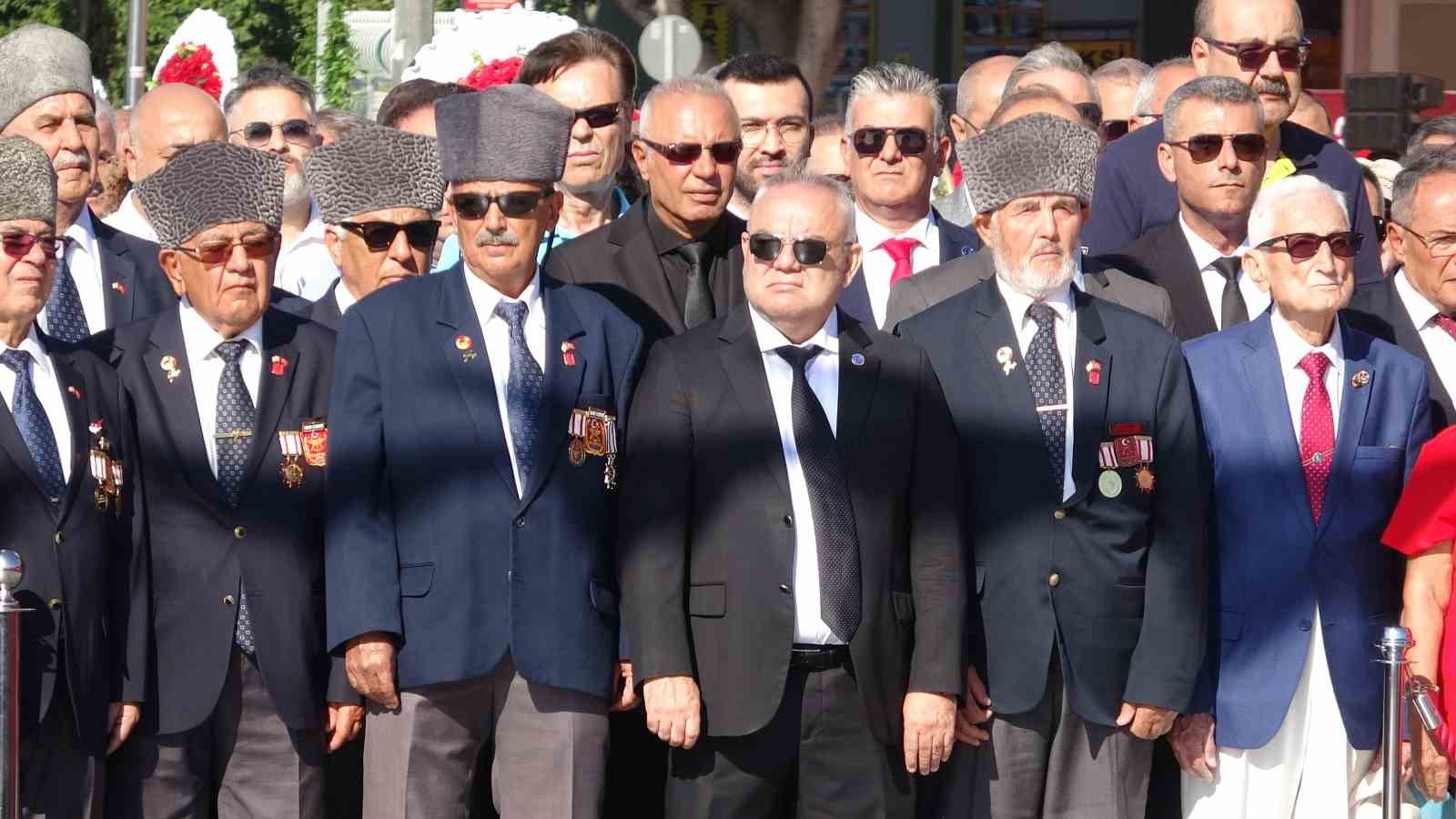 ANTALYA'DA 30 AĞUSTOS ZAFER BAYRAMI'NIN 104. YILI CUMHURİYET MEYDANI'NDA DÜZENLENEN ÇELENK SUNUMU VE GEÇİT TÖRENİYLE KUTLANDI.