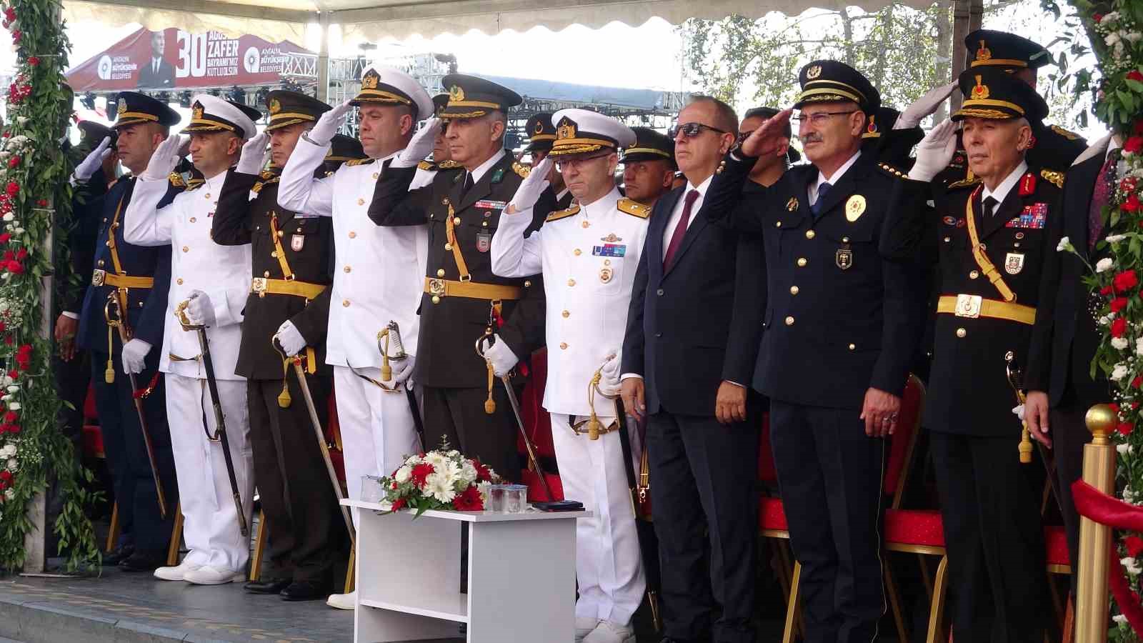 ANTALYA'DA 30 AĞUSTOS ZAFER BAYRAMI'NIN 104. YILI CUMHURİYET MEYDANI'NDA DÜZENLENEN ÇELENK SUNUMU VE GEÇİT TÖRENİYLE KUTLANDI.