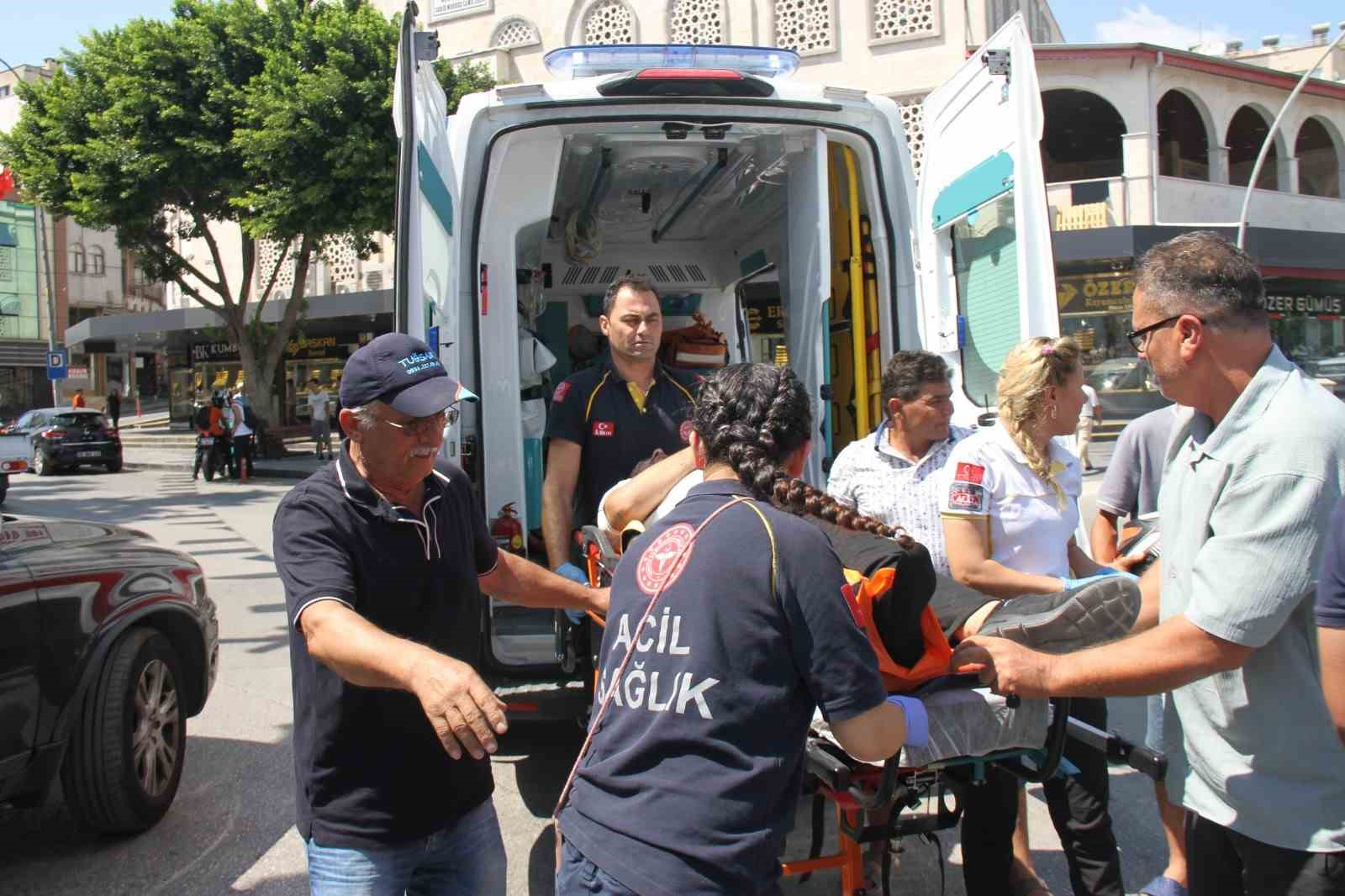 Serik’te hafif ticari araç ile motosiklet çarpıştı: 1 yaralı
