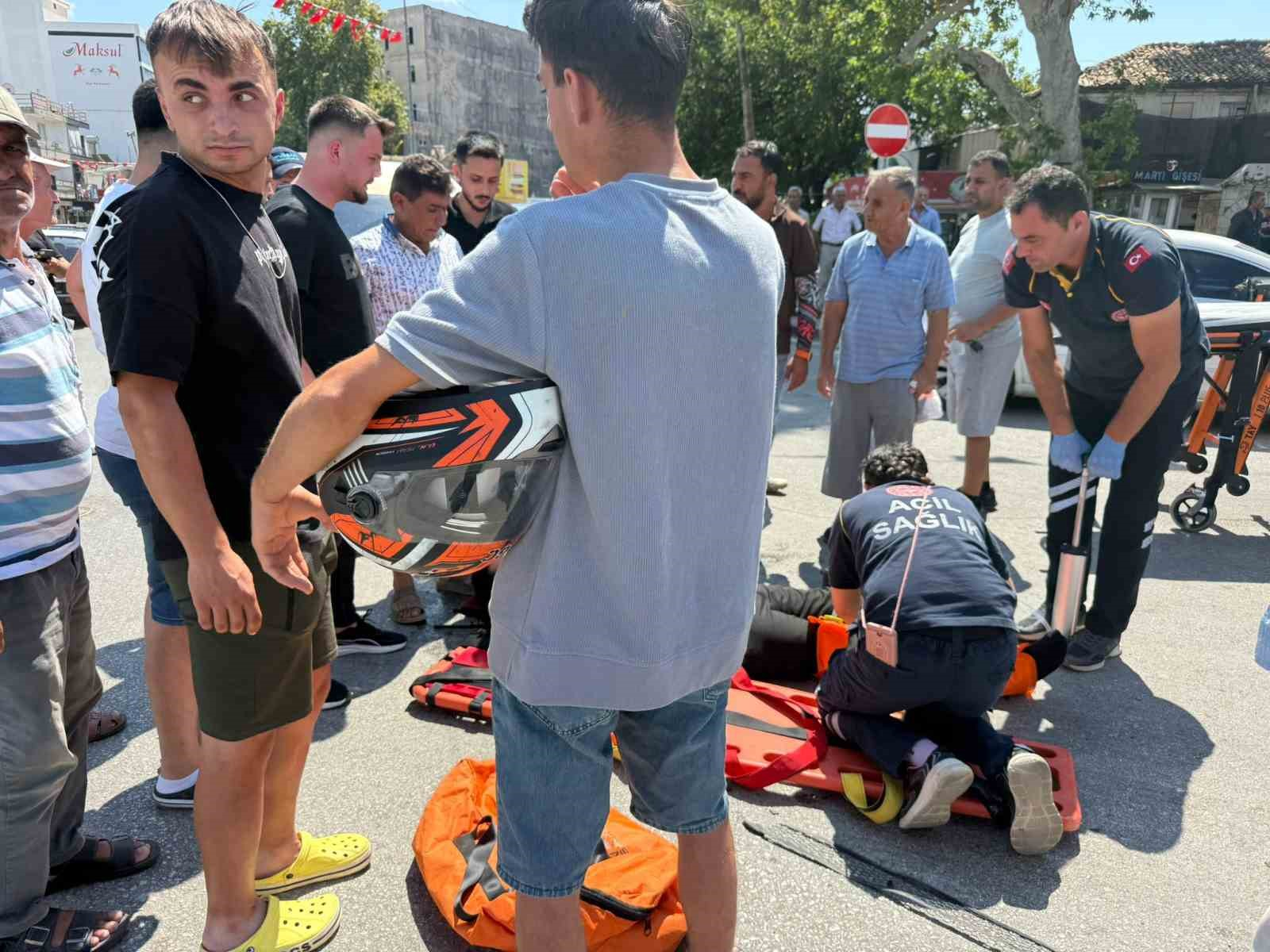 ANTALYA’NIN SERİK İLÇESİNDE HAFİF TİCARİ ARAÇ İLE MOTOSİKLETİN ÇARPIŞMASI SONUCU MEYDANA GELEN KAZADA MOTOSİKLET SÜRÜCÜSÜ YARALANDI.