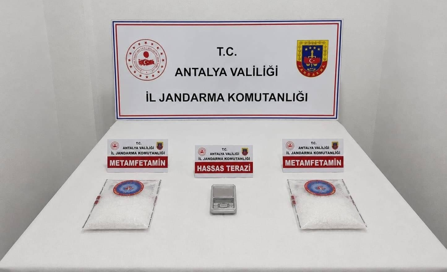 Antalya’da otel odasında uyuşturucuya 2 tutuklama