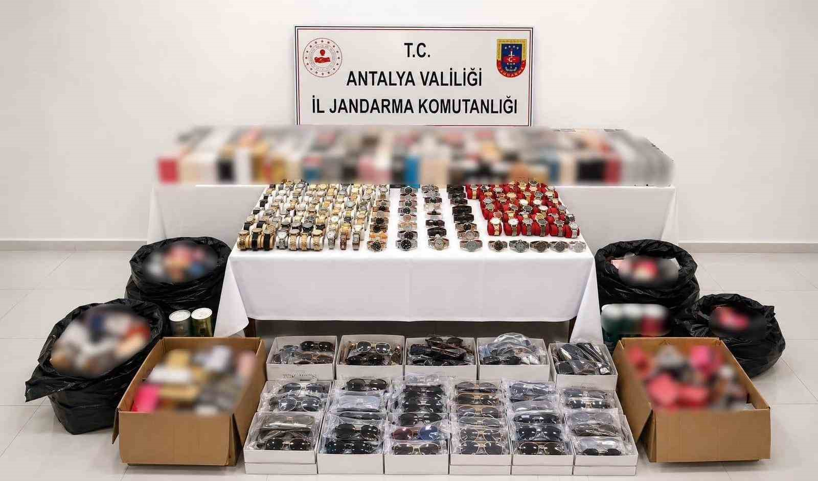 Manavgat’ta 4 milyon 350 bin liralık gümrük kaçağı ürün ele geçirildi
