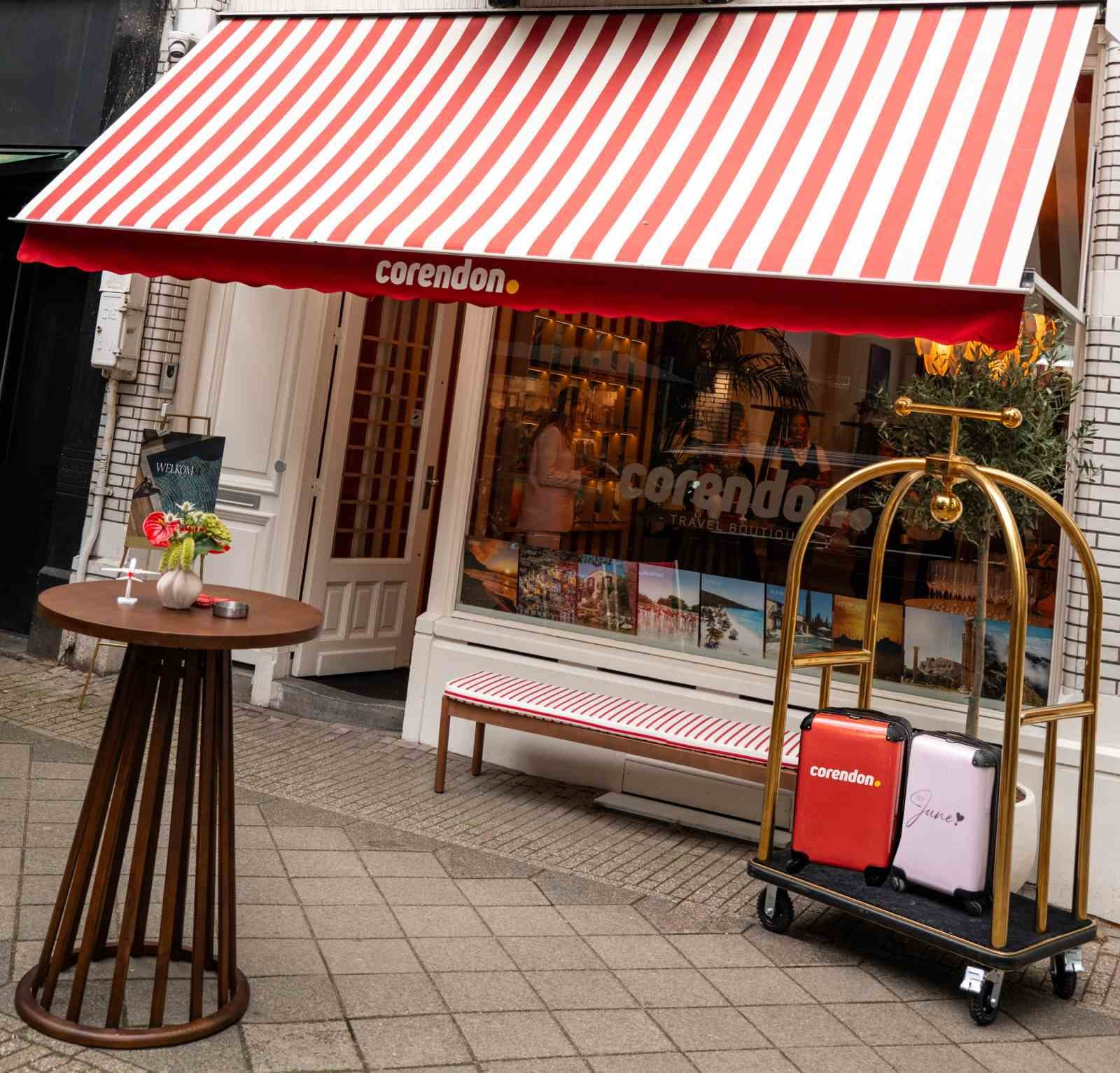 CORENDON, AMSTERDAM’IN PRESTİJLİ BÖLGELERİNDEN ZUİD’DE İLK CORENDON TRAVEL BOUTİQUE’İNİ HİZMETE AÇTI. YENİ KONSEPT; TATİL İLHAMINI, KİŞİYE ÖZEL SEYAHAT DANIŞMANLIĞINI VE CORENDON’UN GENİŞ TATİL SEÇENEKLERİNİ TEK BİR NOKTADA BULUŞTURUYOR.