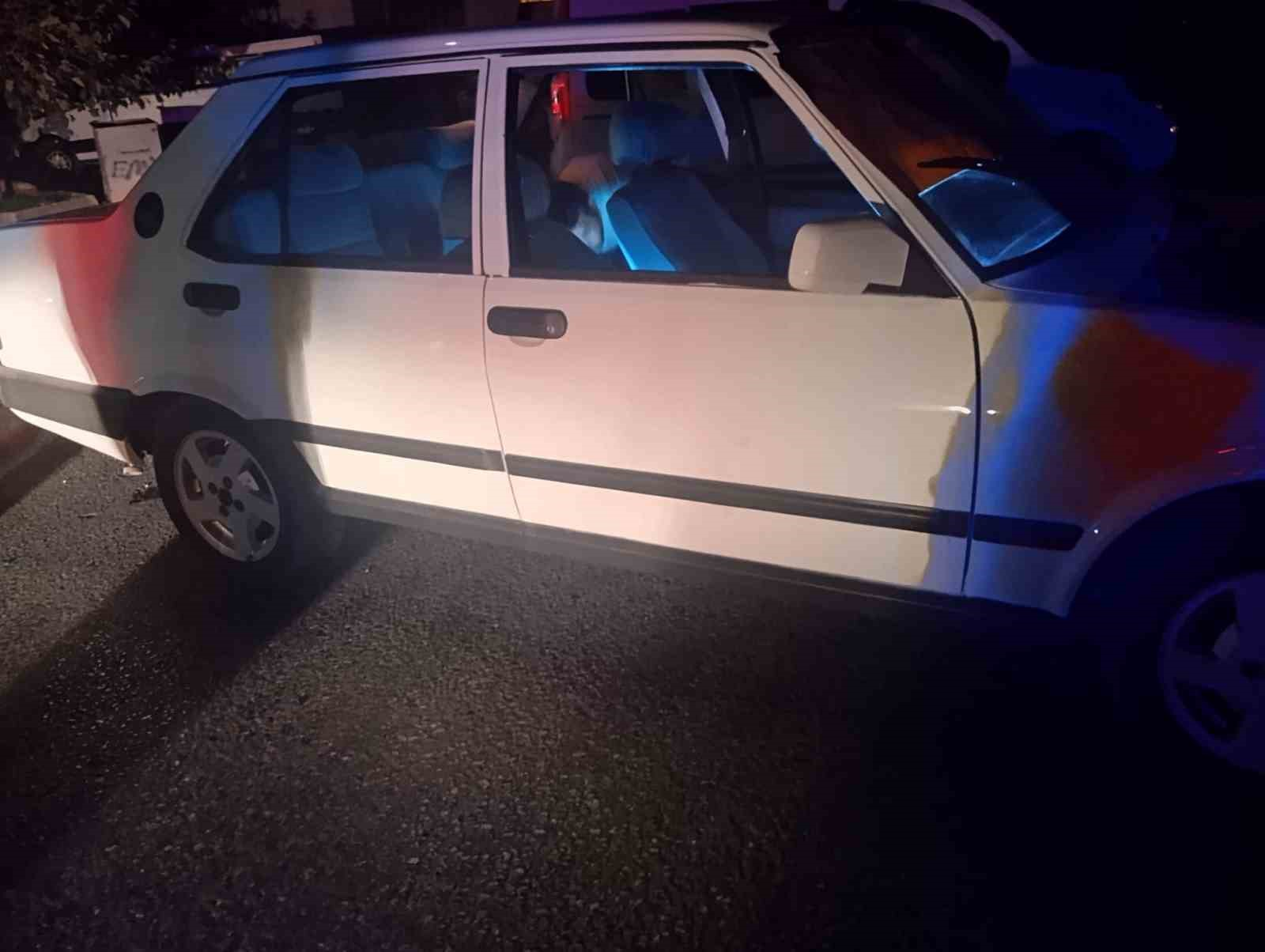 ANTALYA’NIN GAZİPAŞA İLÇESİNDE OTOMOBİLİYLE DRİFT ATAN VE POLİSİN ‘DUR’ İHTARINA UYMAYARAK KAÇMAYA ÇALIŞAN SÜRÜCÜ, ARACININ HARARET YAPARAK STOP ETMESİ SONUCU YAKALANDI.