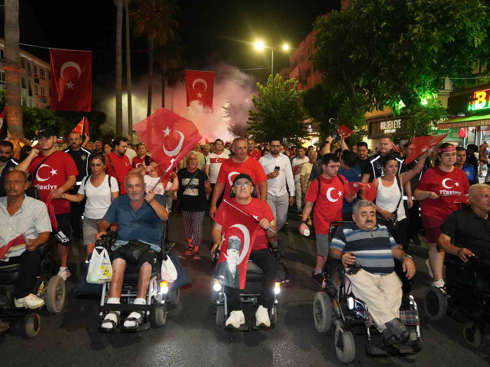 ALANYA’DA KUTLANAN 30 AĞUSTOS ZAFER BAYRAMI’NIN 104. YIL DÖNÜMÜ COŞKUSU, FENER ALAYI YÜRÜYÜŞÜ VE ÜNLÜ SANATÇI GÜLŞEN’İN SAHNE ALDIĞI MUHTEŞEM KONSERLE ZİRVEYE ULAŞTI.