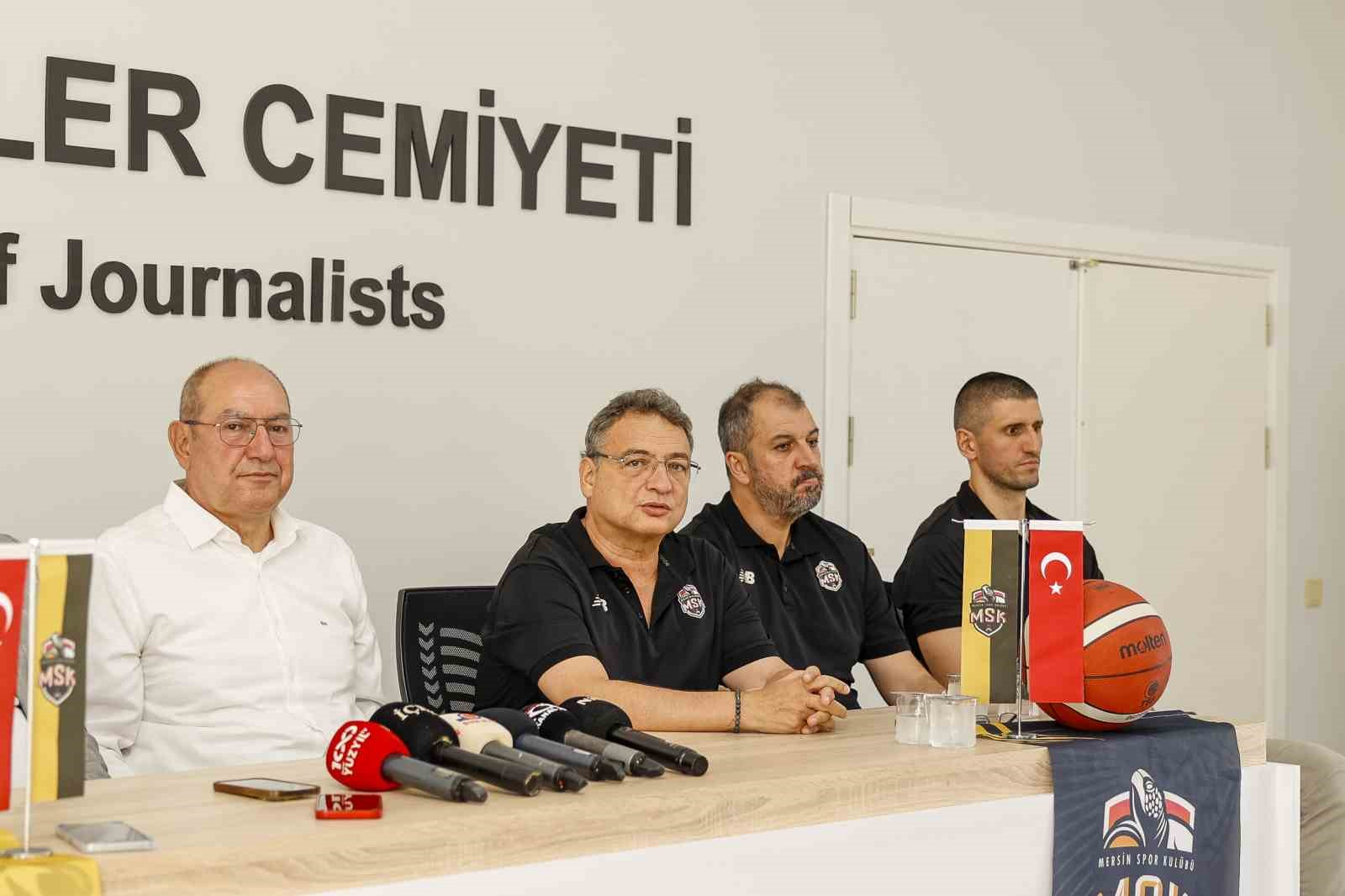 TÜRKİYE SİGORTA BASKETBOL LİGİ'NDE 2026-2027 SEZONUNDA MÜCADELE EDECEK MERSİN SPOR KULÜBÜ (MSK) YÖNETİMİ, TEKNİK HEYETİ VE TAKIM KAPTANI, MERSİN GAZETECİLER CEMİYETİ'NDE BASIN MENSUPLARIYLA BİR ARAYA GELDİ.