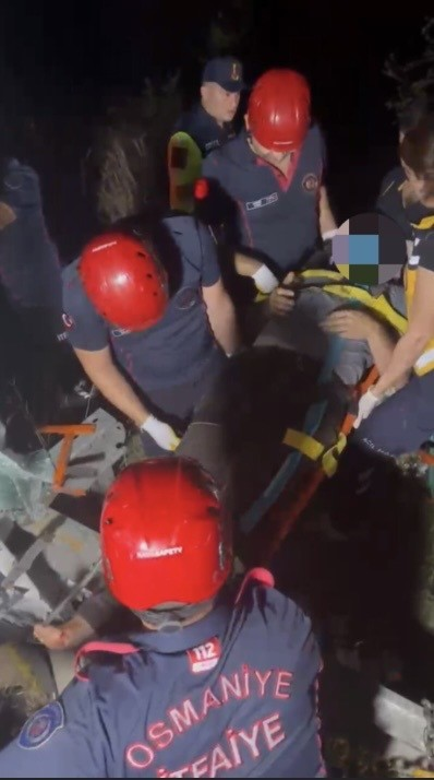 Osmaniye’de TAG Otoyolu’nda tır devrildi: 1 yaralı