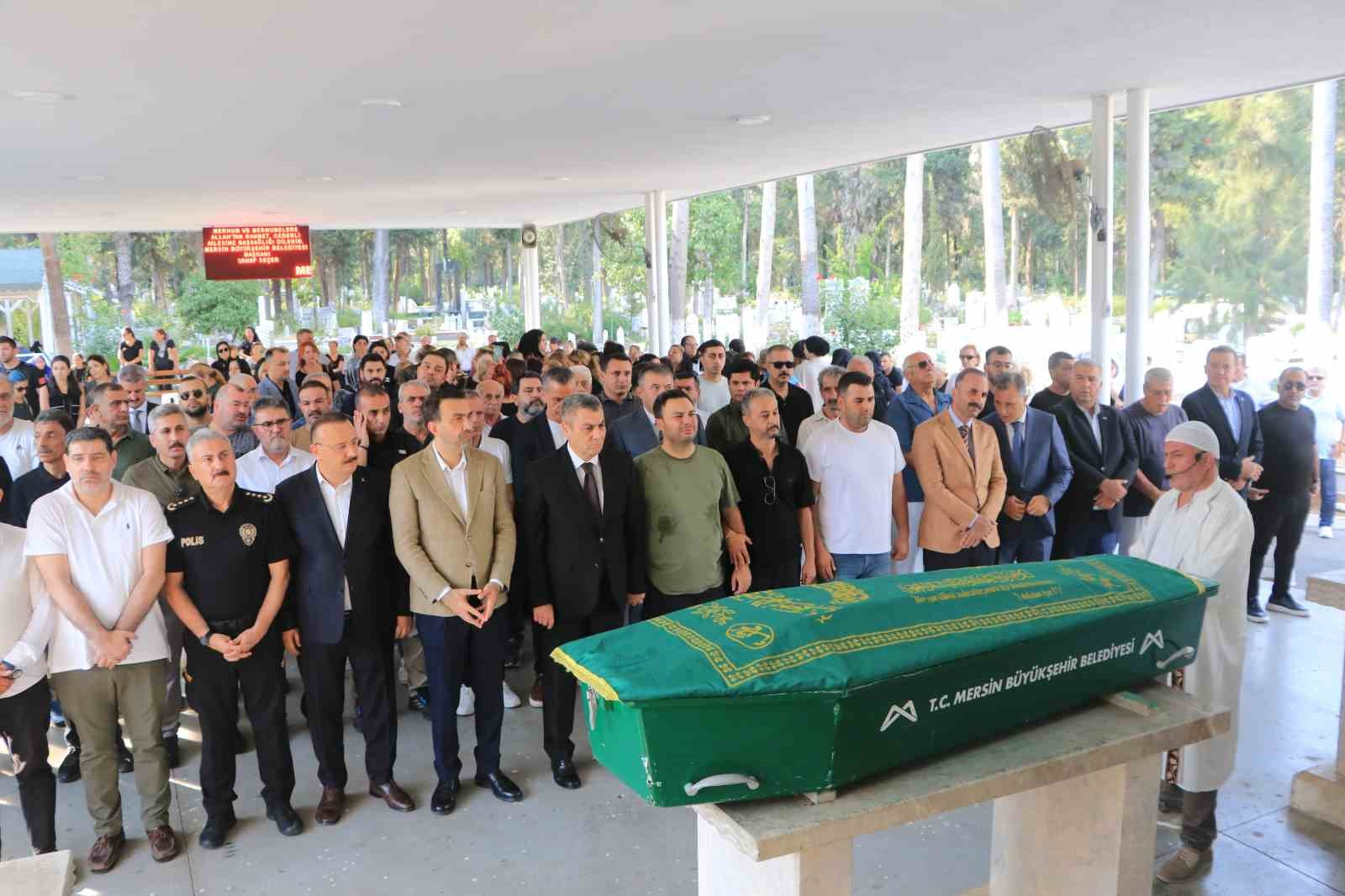 REYHAN VERİM İÇİN BUGÜN ŞEHİR MEZARLIĞINDA CENAZE TÖRENİ DÜZENLENDİ.