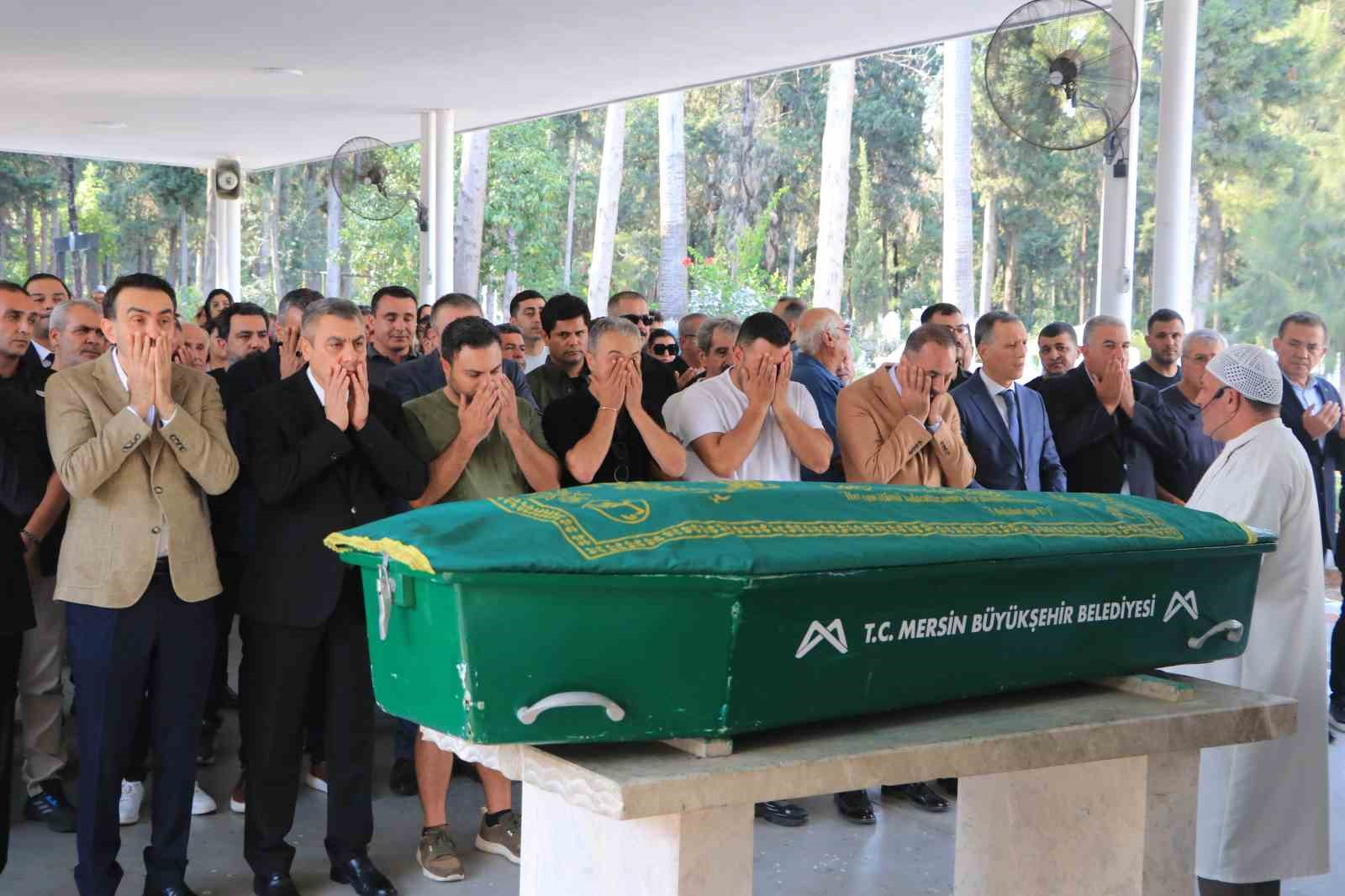 REYHAN VERİM İÇİN BUGÜN ŞEHİR MEZARLIĞINDA CENAZE TÖRENİ DÜZENLENDİ.