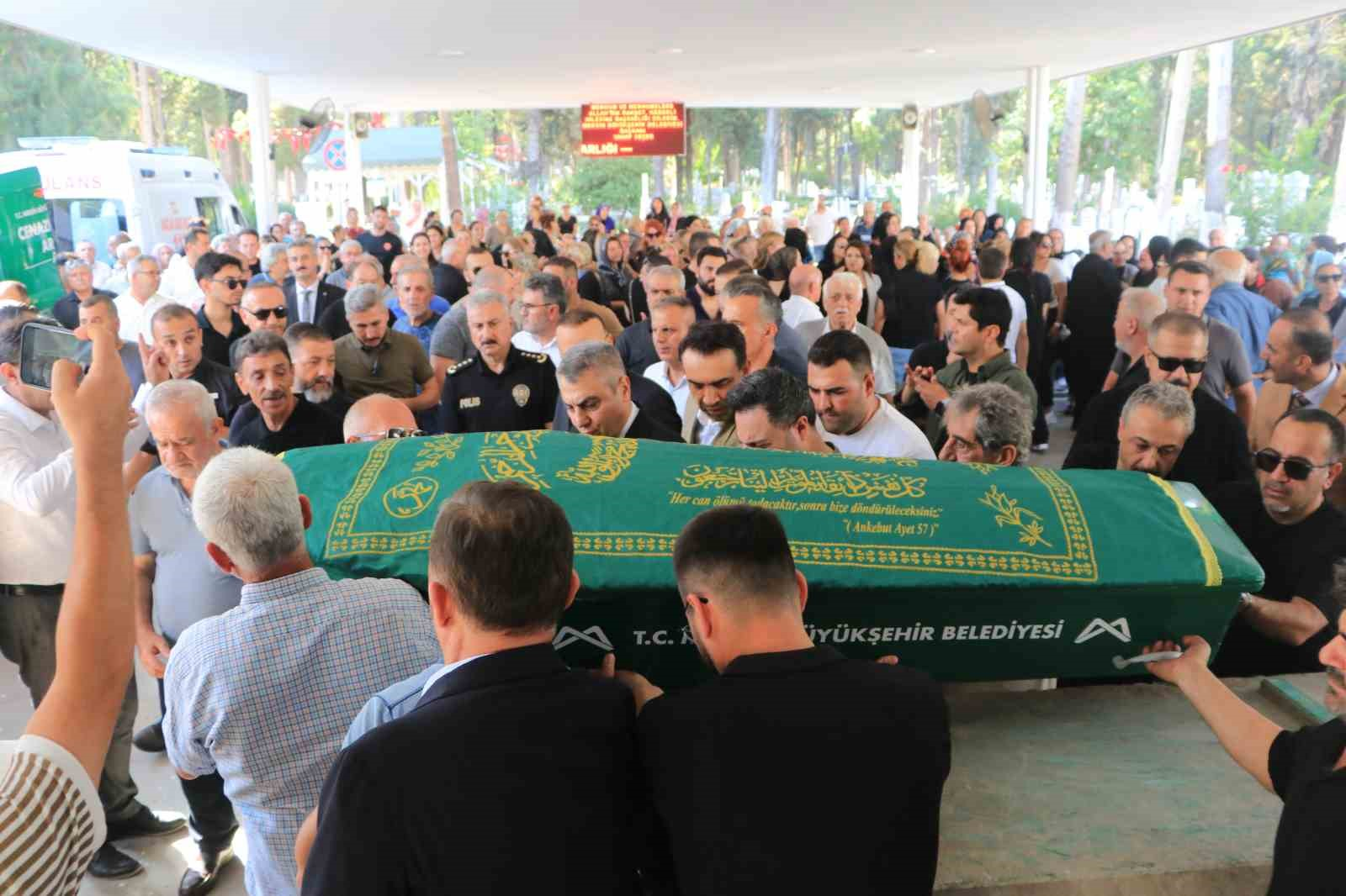 REYHAN VERİM İÇİN BUGÜN ŞEHİR MEZARLIĞINDA CENAZE TÖRENİ DÜZENLENDİ.