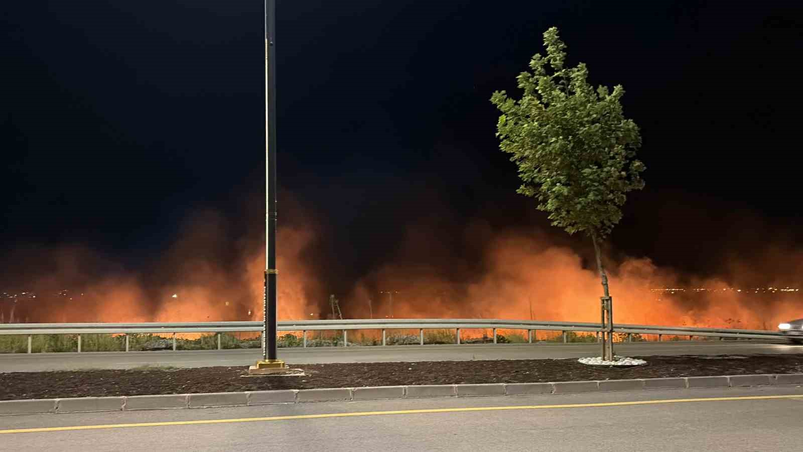 OSMANİYE’DE, HASADI TAMAMLANAN MISIR TARLASINDA ÇIKAN ANIZ YANGINI, OSMANİYE BELEDİYESİ İTFAİYE EKİPLERİNİN MÜDAHALESİYLE SÖNDÜRÜLDÜ.