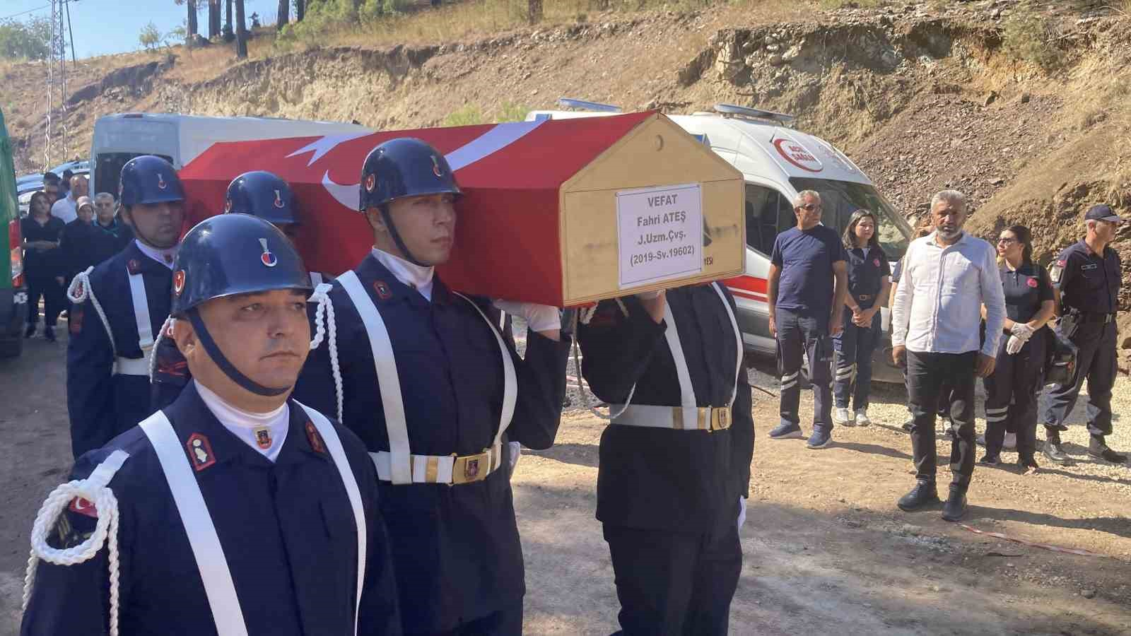UZMAN ÇAVUŞ FAHRİ ATEŞ İÇİN CENAZE TÖRENİ DÜZENLENDİ