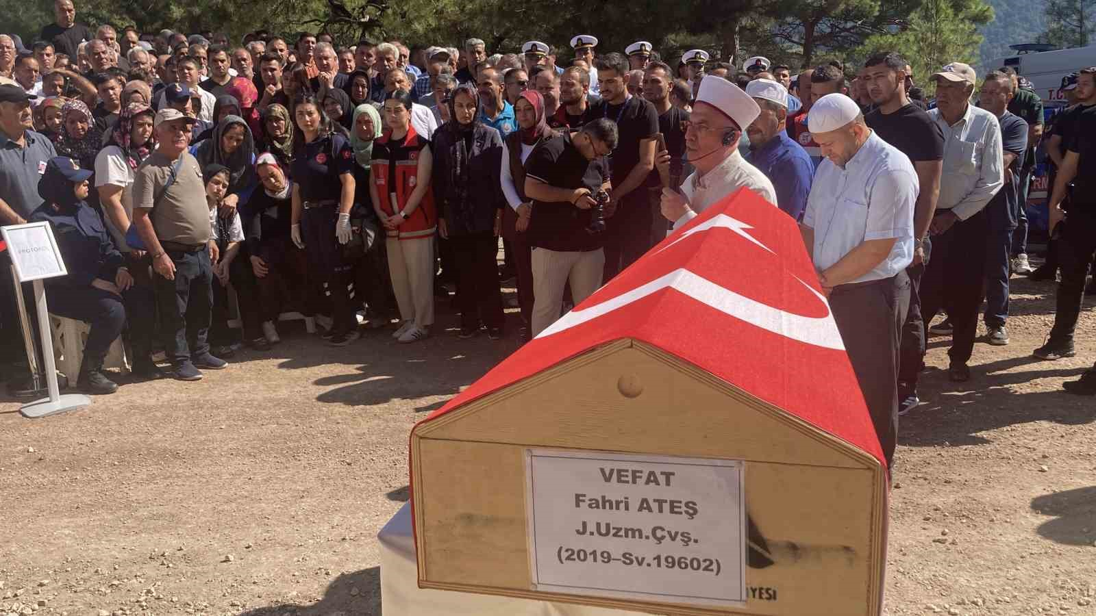 UZMAN ÇAVUŞ FAHRİ ATEŞ İÇİN CENAZE TÖRENİ DÜZENLENDİ