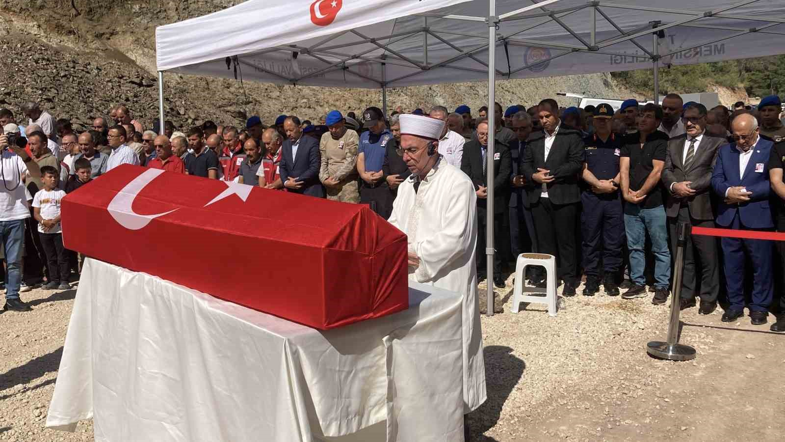 UZMAN ÇAVUŞ FAHRİ ATEŞ İÇİN CENAZE TÖRENİ DÜZENLENDİ