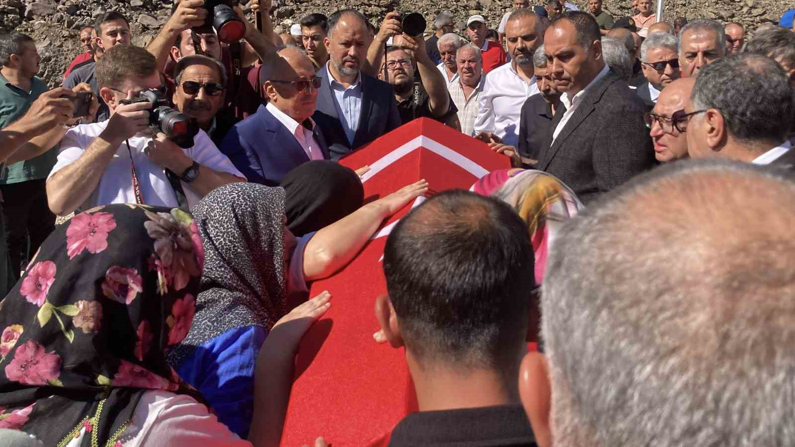 UZMAN ÇAVUŞ FAHRİ ATEŞ İÇİN CENAZE TÖRENİ DÜZENLENDİ