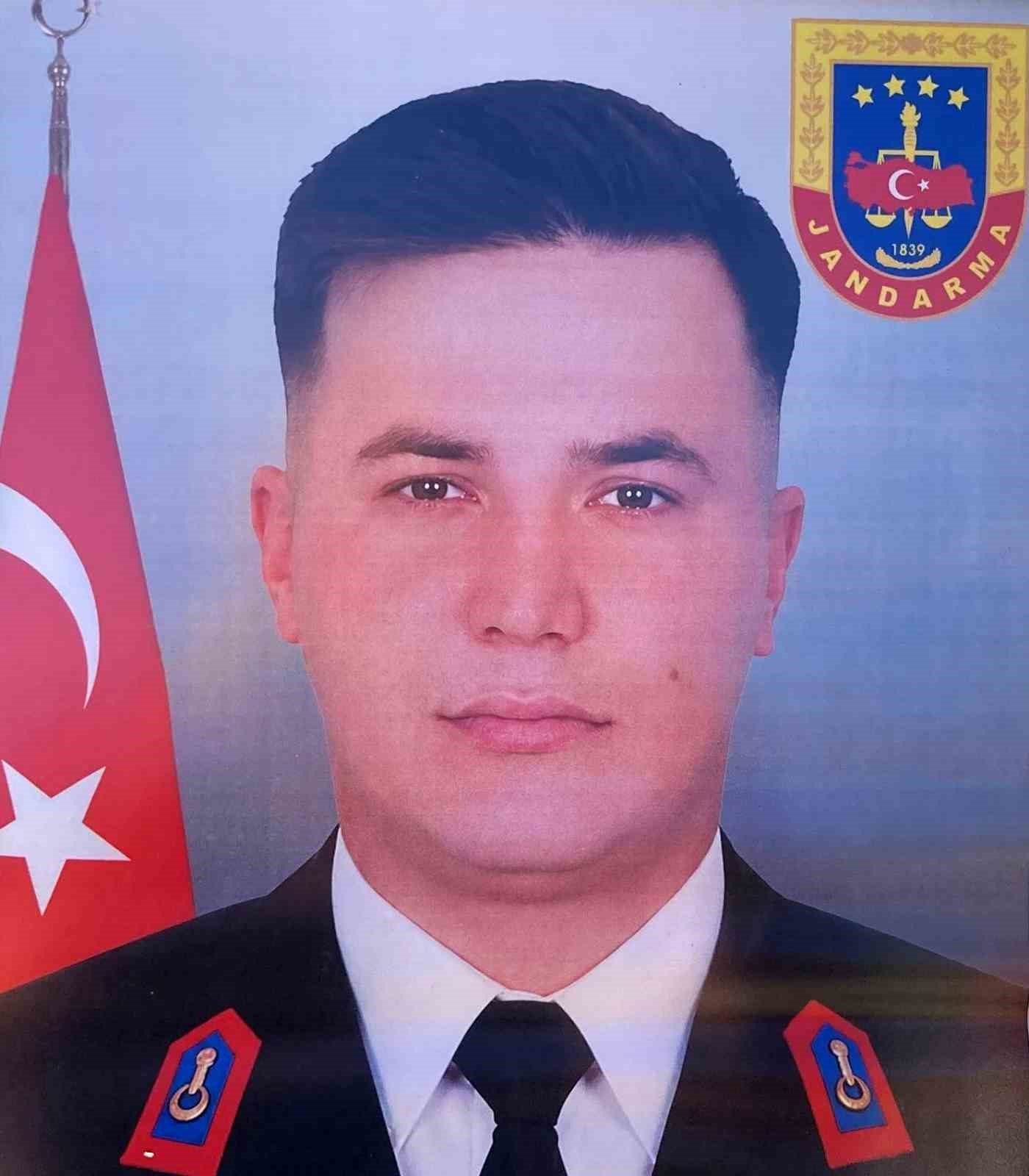 UZMAN ÇAVUŞ FAHRİ ATEŞ