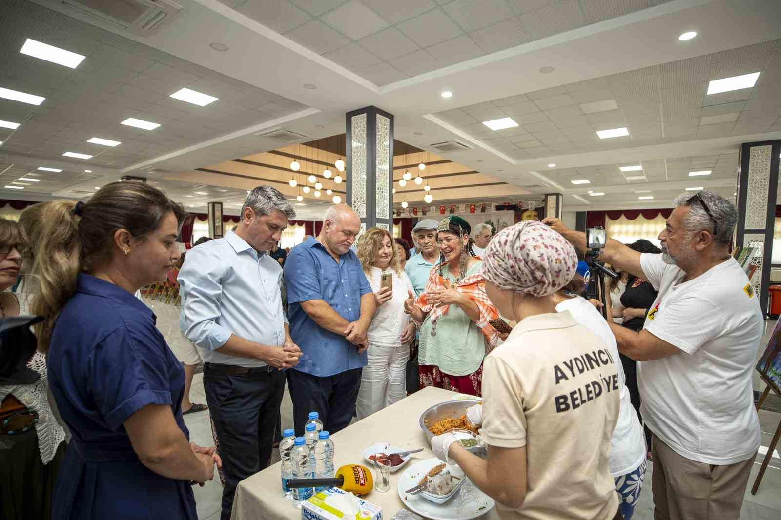 MERSİN’İN AYDINCIK İLÇESİNDE BU YIL 3’ÜNCÜSÜ DÜZENLENEN ULUSLARARASI AYDINCIK BİLİM VE KÜLTÜR ETKİNLİKLERİ, TEMSİLİ YÖRÜK GÖÇÜ YÜRÜYÜŞÜYLE BAŞLADI.