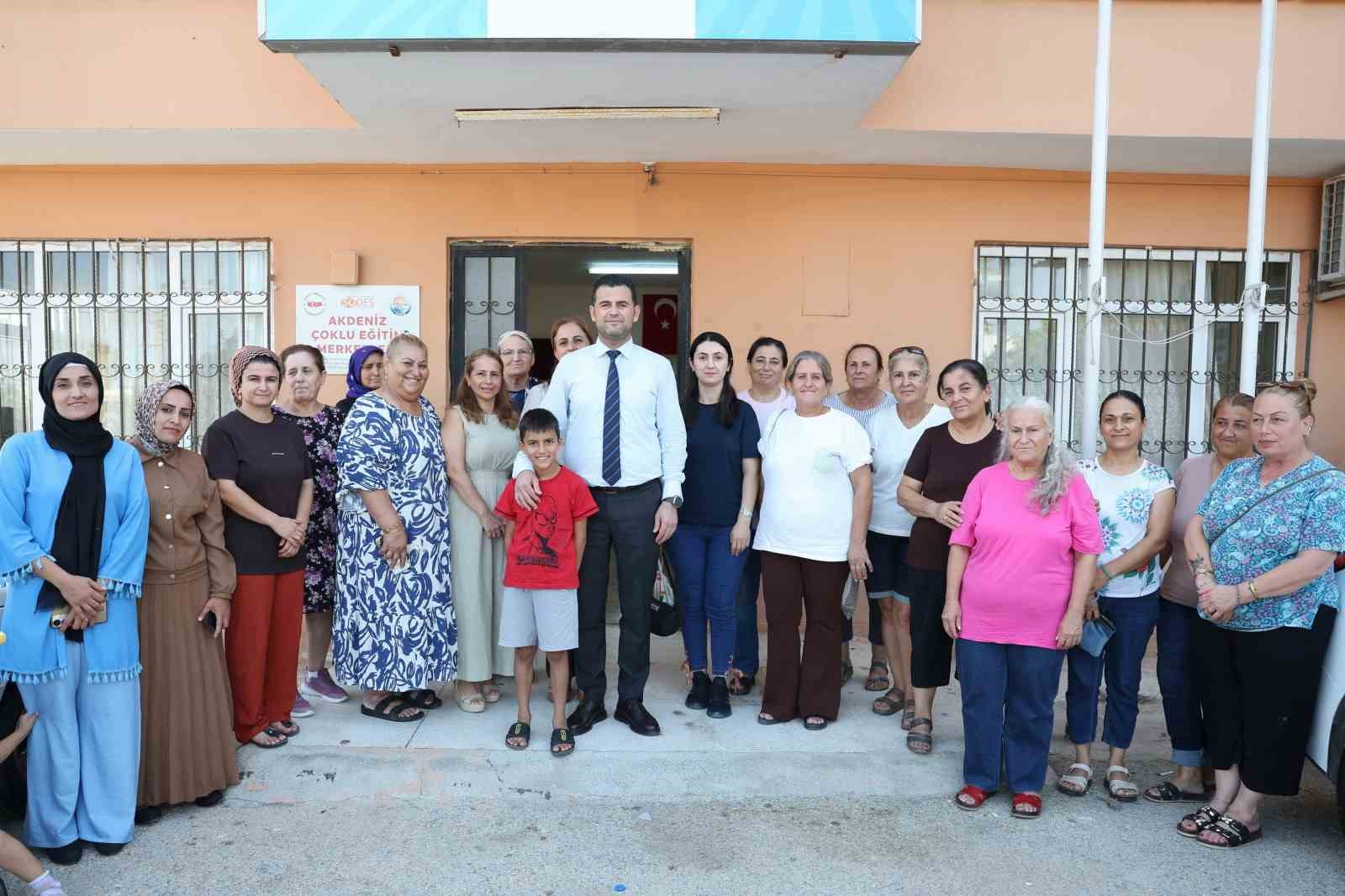AKDENİZ KAYMAKAMI VE BELEDİYE BAŞKAN VEKİLİ MURAT BEŞİKCİ, KARADUVAR MAHALLESİ’Nİ ZİYARET EDEREK YÜRÜTÜLEN ÇALIŞMALAR HAKKINDA BİLGİ ALDI, MUHTAR, ESNAF VE VATANDAŞLARIN TALEP VE SORUNLARINI DİNLEDİ.
