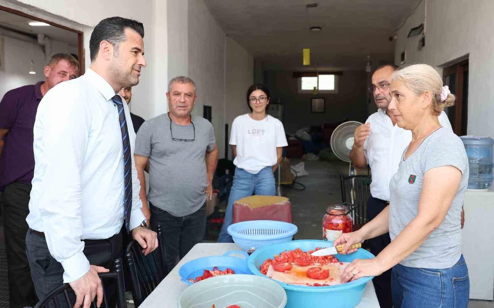 AKDENİZ KAYMAKAMI VE BELEDİYE BAŞKAN VEKİLİ MURAT BEŞİKCİ, KARADUVAR MAHALLESİ’Nİ ZİYARET EDEREK YÜRÜTÜLEN ÇALIŞMALAR HAKKINDA BİLGİ ALDI, MUHTAR, ESNAF VE VATANDAŞLARIN TALEP VE SORUNLARINI DİNLEDİ.
