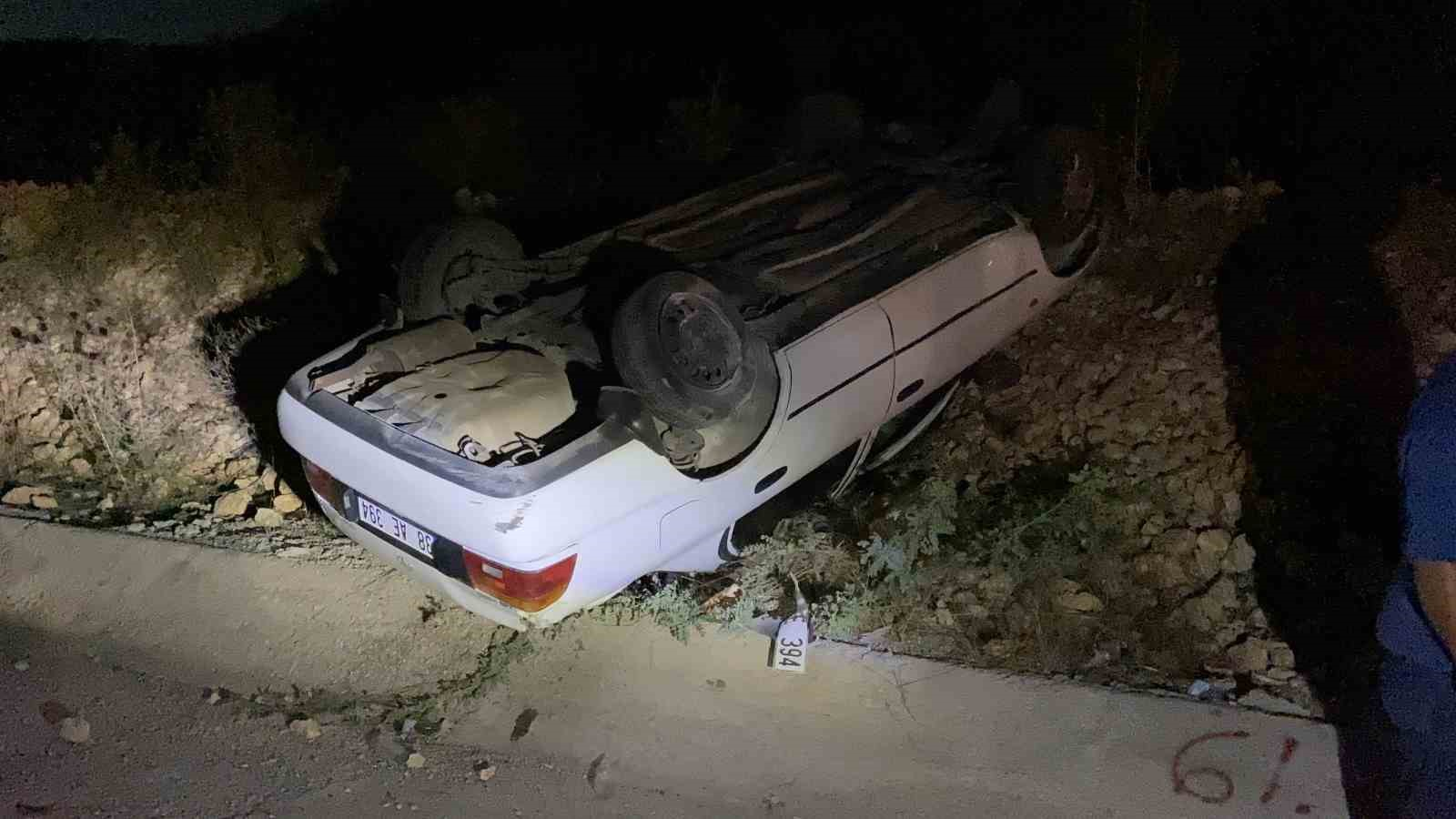Ters dönen otomobilden sağ çıktı