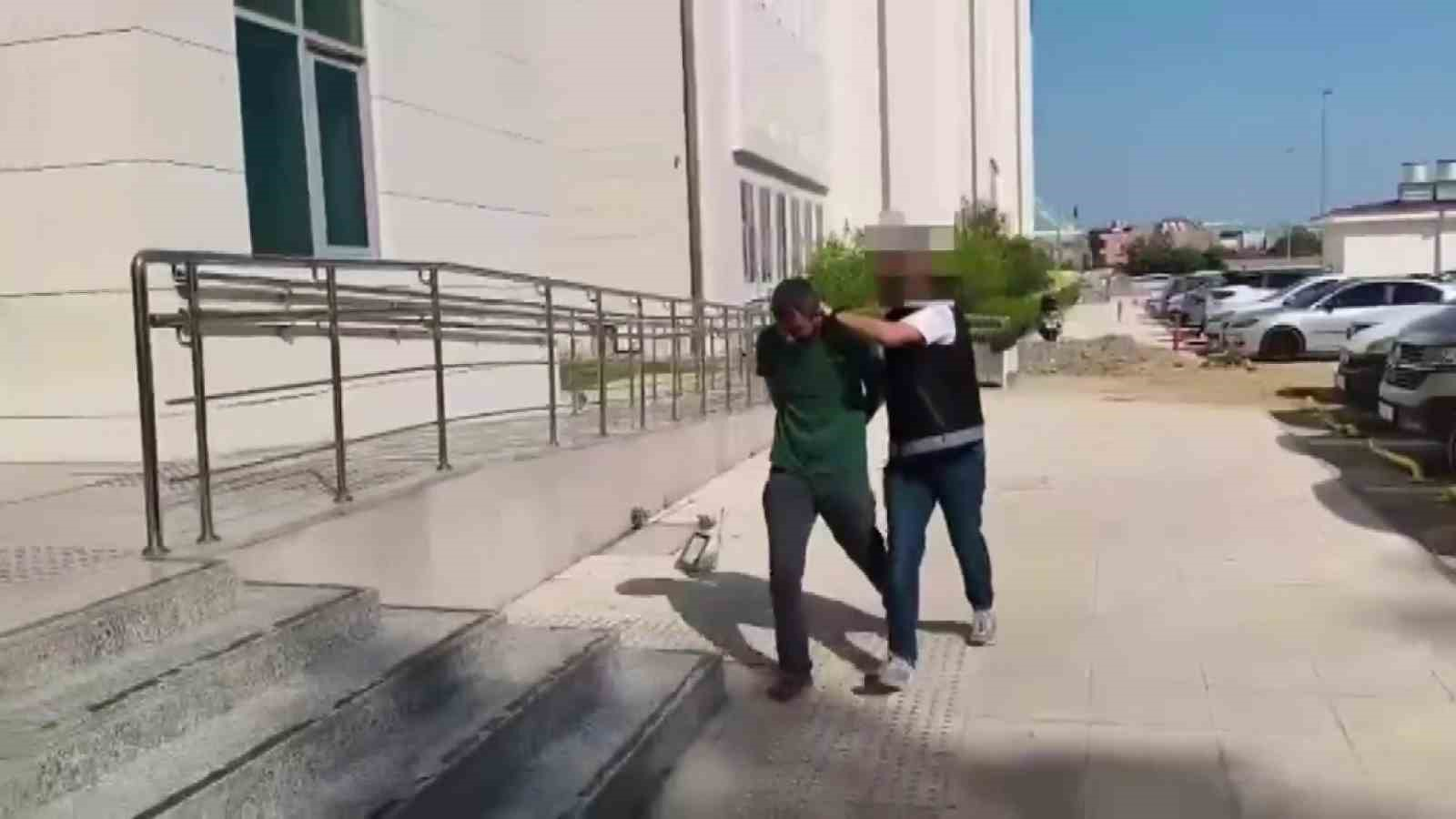 ADANA'DA UYUŞTURUCU MADDE TİCARETİ VE KULLANIMI SUÇUNDAN KESİNLEŞMİŞ HAPİS CEZASI BULUNAN 39 FİRARİ HÜKÜMLÜ YAKALANDI.