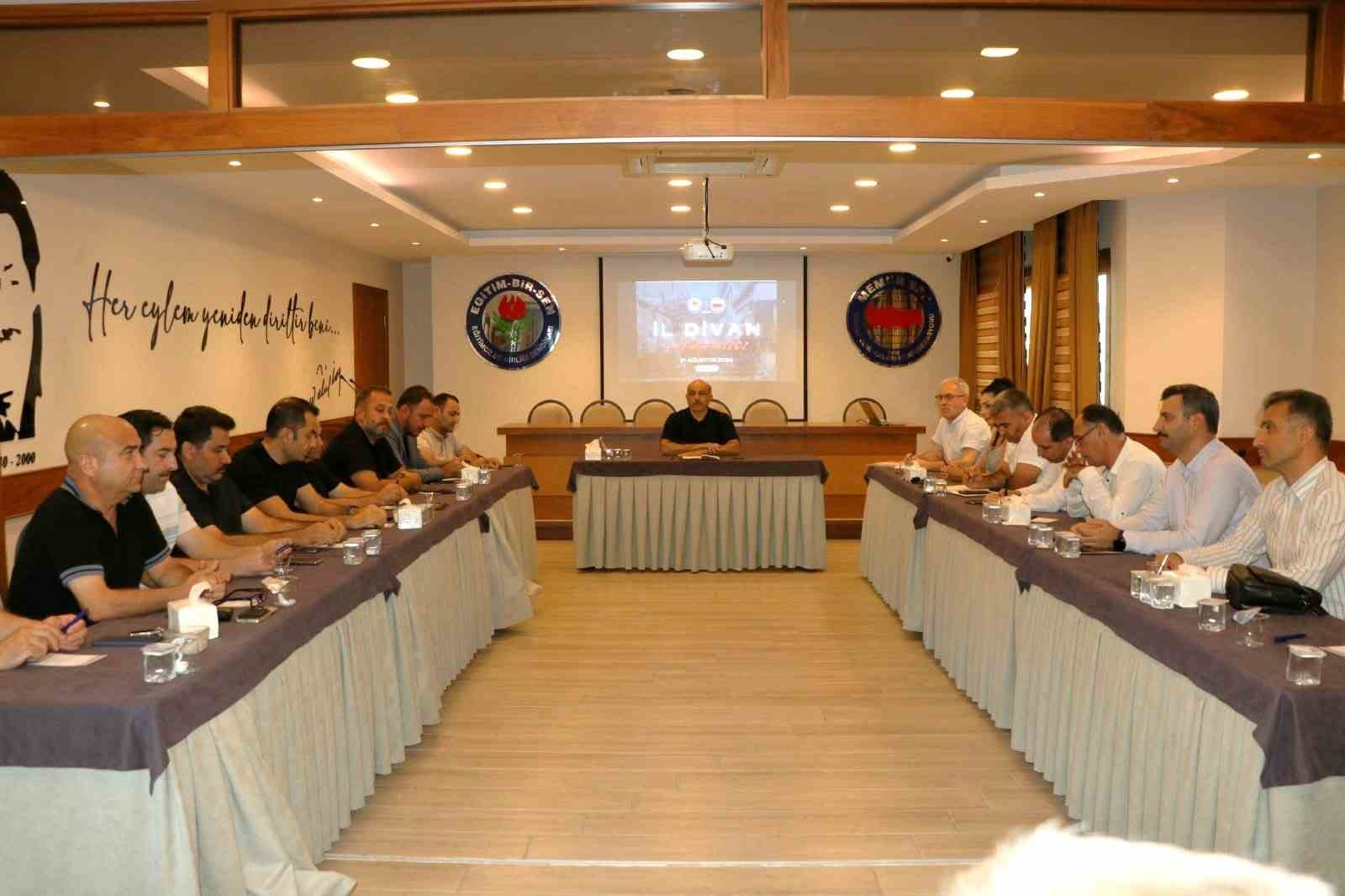 EĞİTİM-BİR-SEN ADANA ŞUBE BAŞKANI MUSTAFA SARIGEÇİLİ, 8. OLAĞAN GENEL KURUL’DA ŞUBE BAŞKANLIĞI’NA ADAY OLDUĞUNU AÇIKLADI.