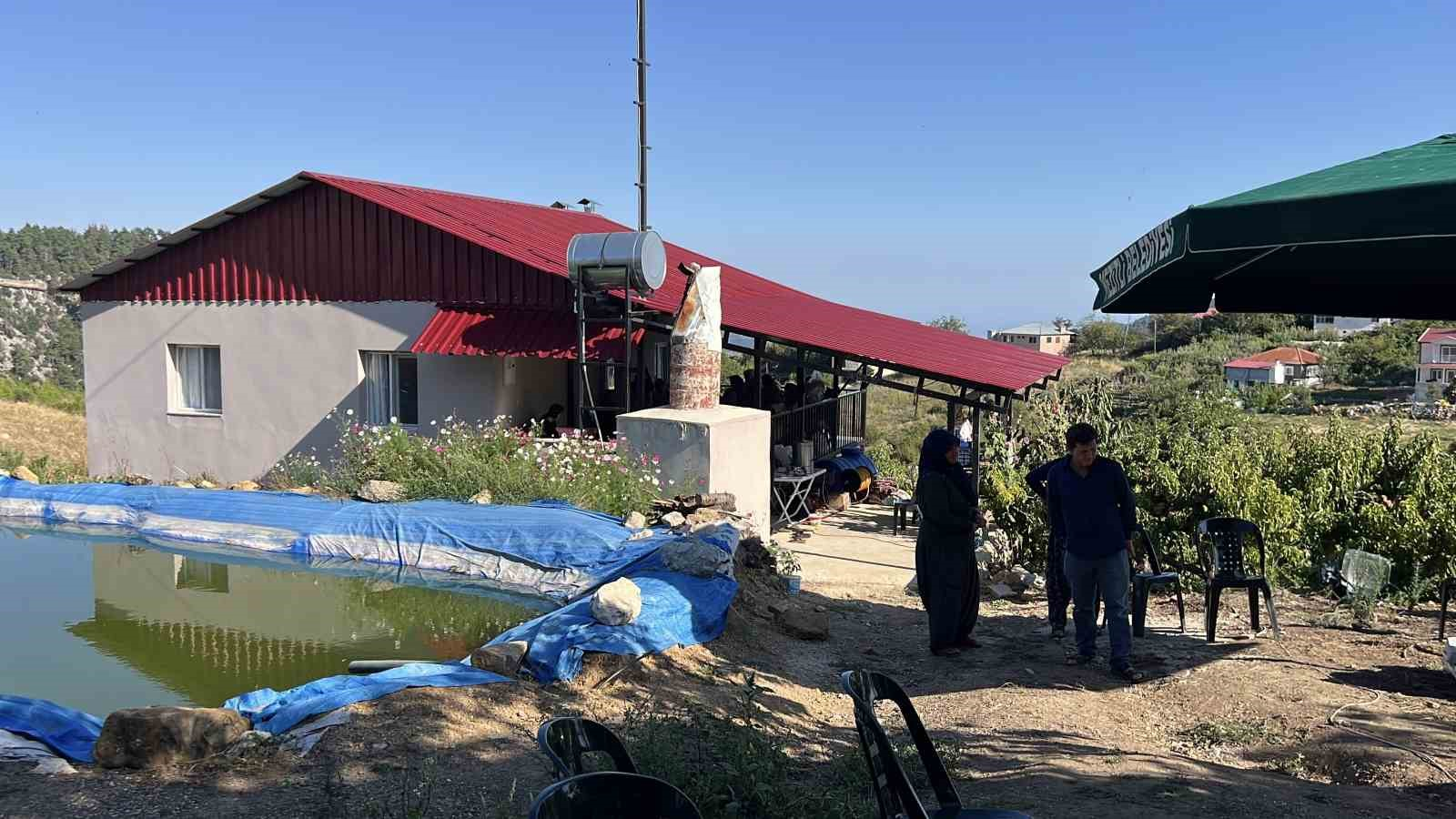 İSTANBUL SİLİVRİ AÇIKLARINDA TANKERLE ÇARPIŞTIKTAN SONRA BATAN KURU YÜK GEMİSİNDE KAYBOLAN MÜRETTEBATTAN 26 YAŞINDAKİ EYYÜP ENES CESUR'UN MERSİN'DEKİ AİLESİ GELECEK İYİ HABERİ BEKLİYOR.