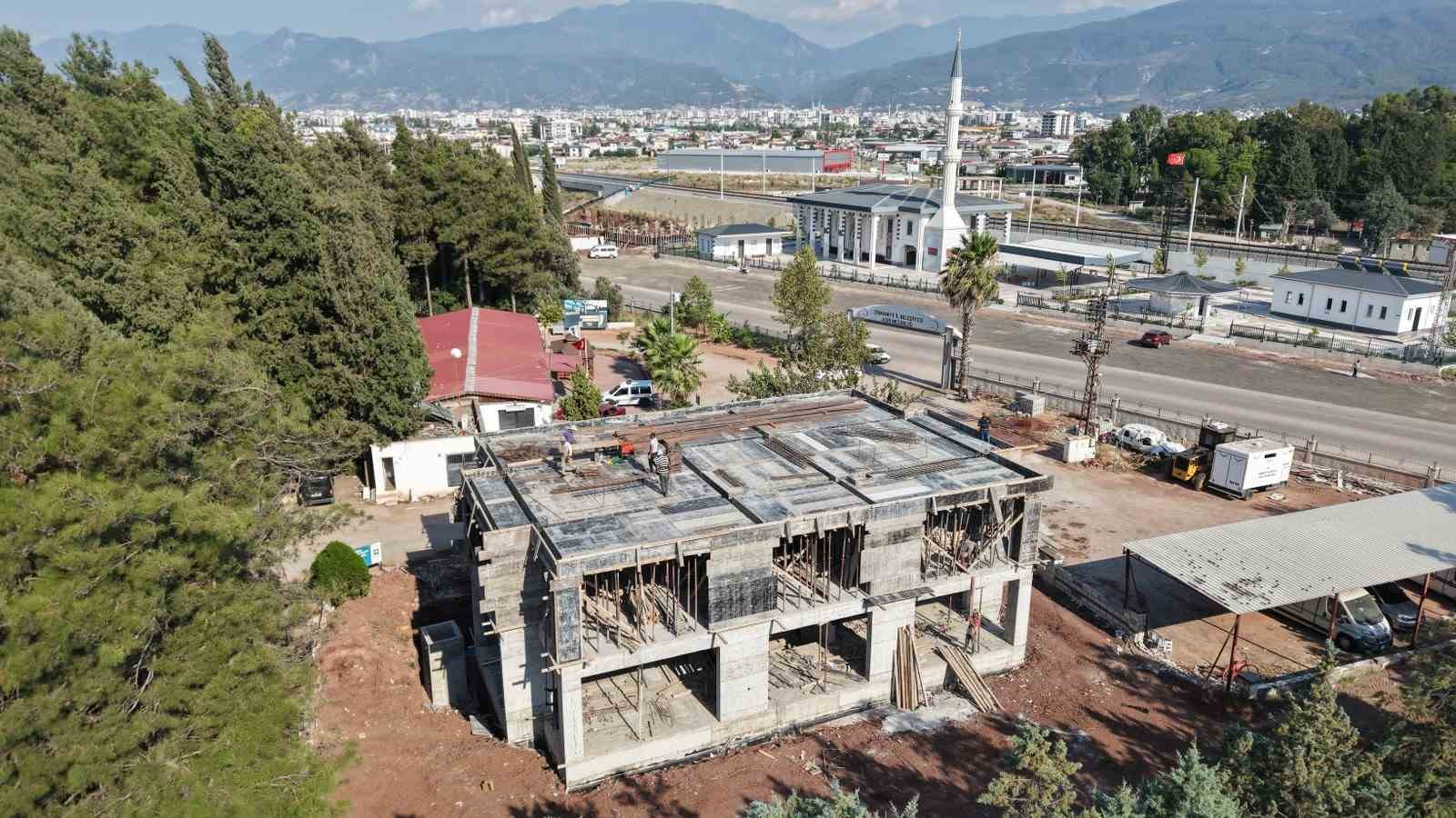 MEZARLIKLAR MÜDÜRLÜĞÜNÜN YENİ HİZMET BİNASINDA ÇALIŞMALAR DEVAM EDİYOR.