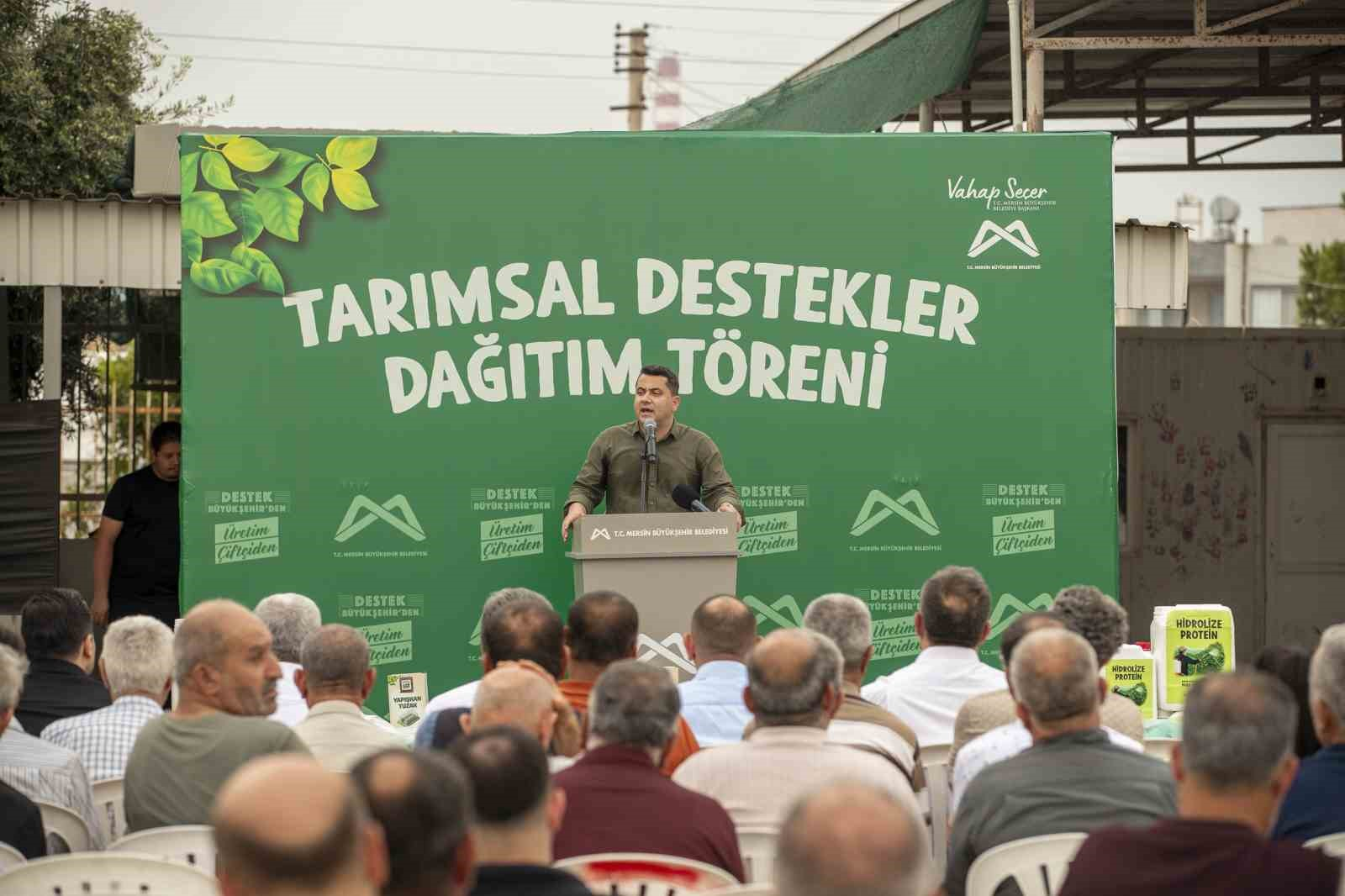 MERSİN BÜYÜKŞEHİR BELEDİYESİ, TARIMSAL ÜRETİMİN YOĞUN OLARAK GERÇEKLEŞTİRİLDİĞİ AKDENİZ İLÇESİ KAZANLI MAHALLESİ’NDE ÜRETİCİLERE YÖNELİK DESTEKLERİNİ SÜRDÜRÜYOR.